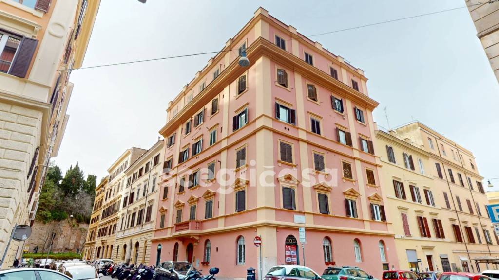 negozio in vendita a Roma in zona Celio