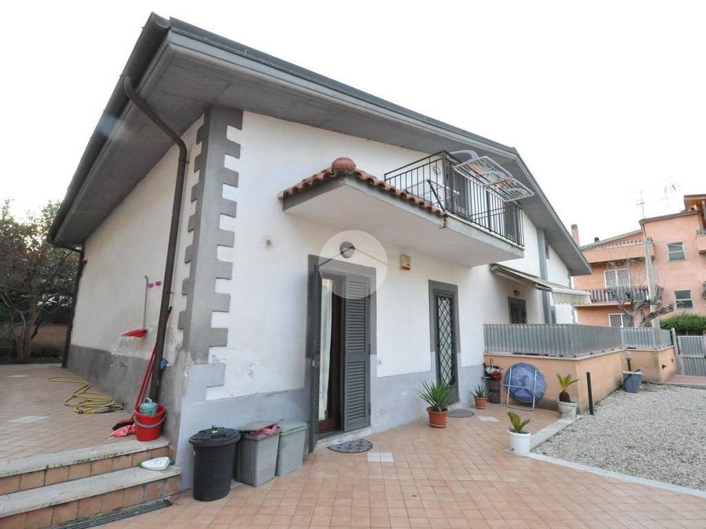 casa indipendente in vendita a Roma in zona Finocchio