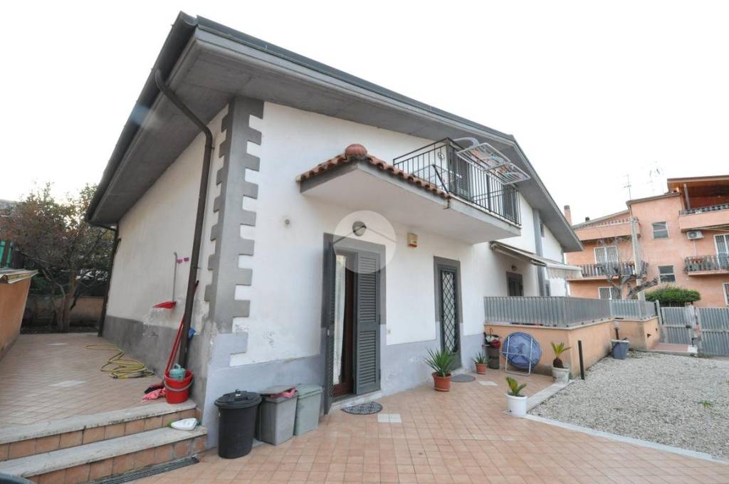 casa indipendente in vendita a Roma in zona Finocchio