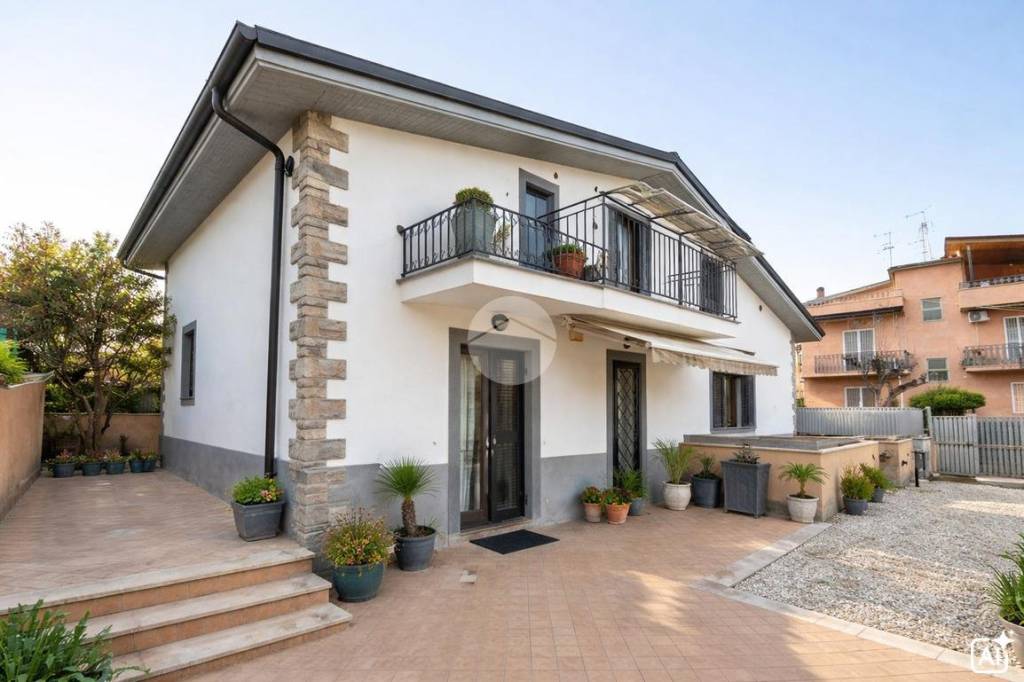 casa indipendente in vendita a Roma in zona Finocchio