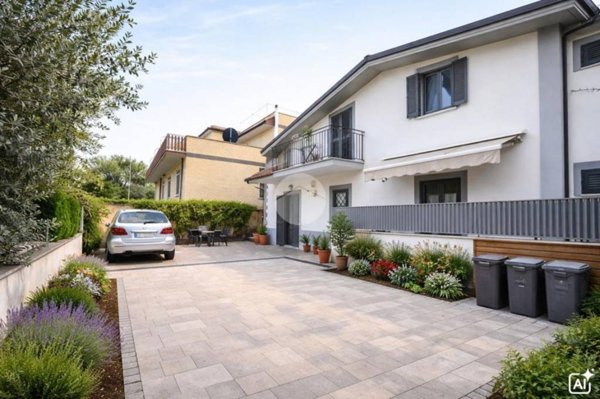casa indipendente in vendita a Roma in zona Finocchio