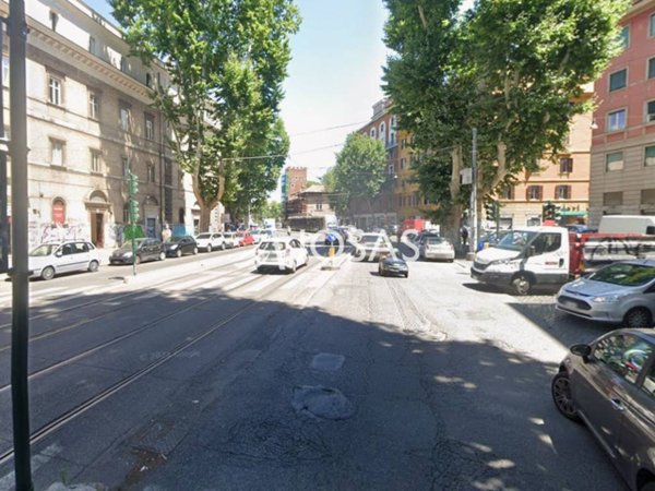 negozio in vendita a Roma in zona Trastevere