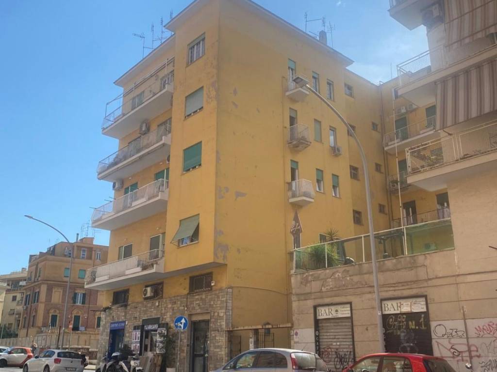 appartamento in vendita a Roma in zona Appio Latino