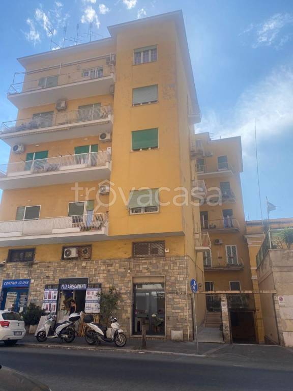 appartamento in vendita a Roma in zona Appio Latino