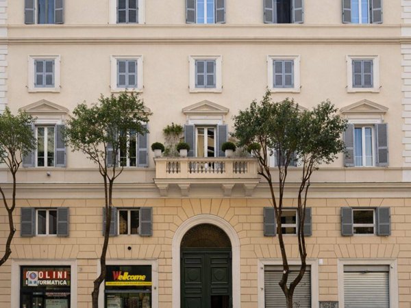 locale commerciale in vendita a Roma in zona Rione Prati