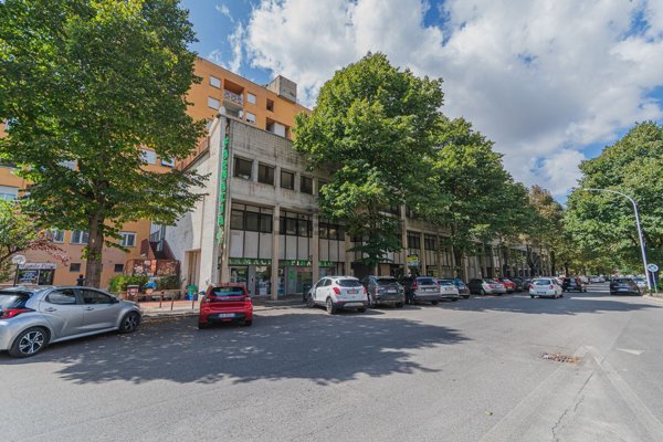 ufficio in vendita a Roma in zona Spinaceto