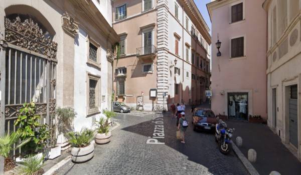 appartamento in vendita a Roma in zona Parione/Sant'Eustachio