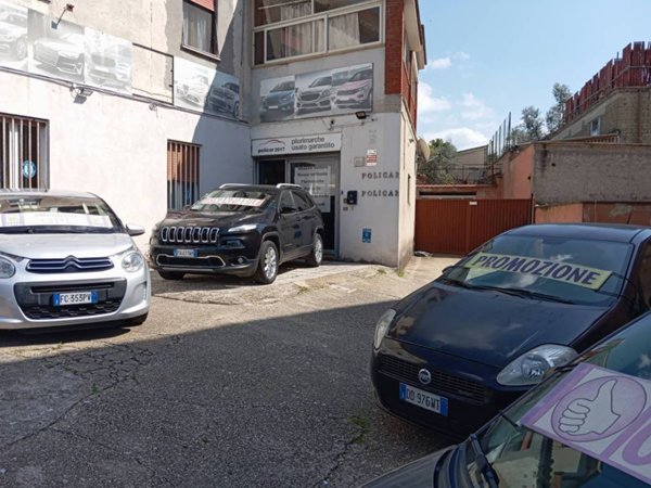 negozio in vendita a Roma in zona Olgiata