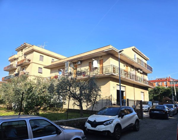 appartamento in vendita a Roma in zona Tor Bella Monaca