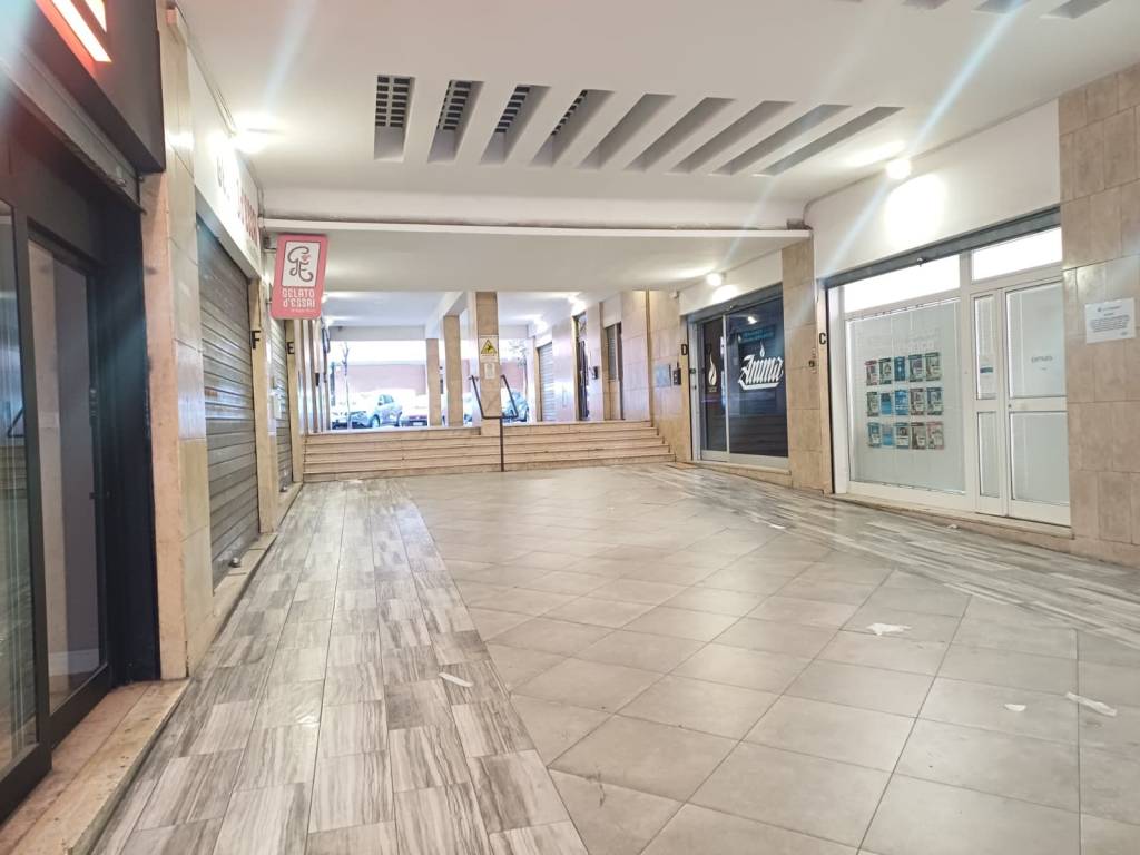 negozio in vendita a Roma in zona Prenestino-Labicano