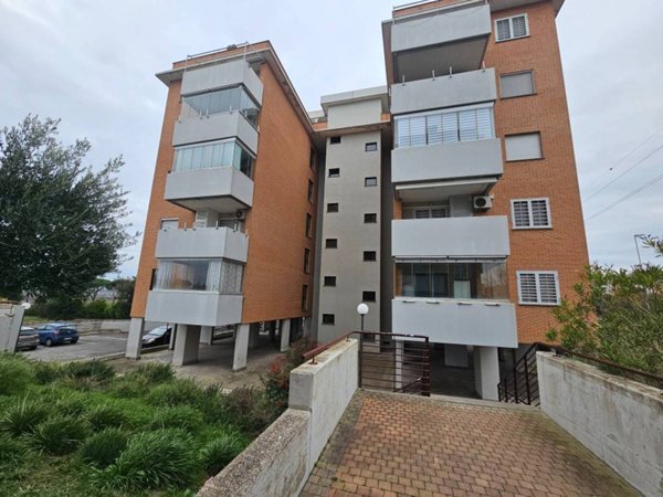 appartamento in vendita a Roma in zona Ostiense