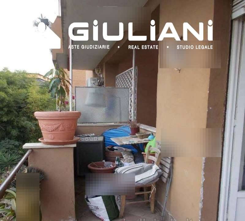 appartamento in vendita a Roma in zona Tomba di Nerone