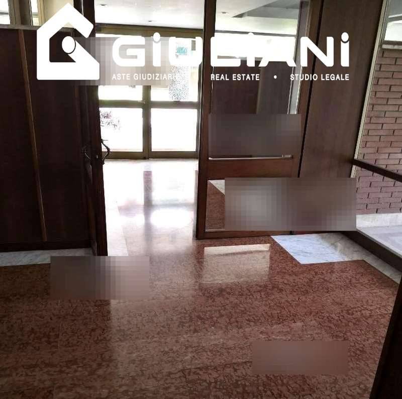 appartamento in vendita a Roma in zona Ardeatino