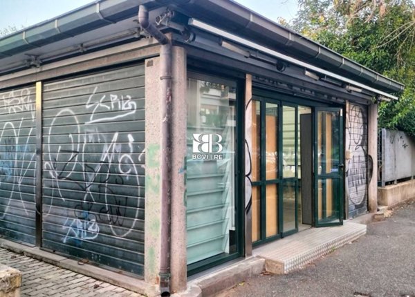 negozio in vendita a Roma in zona Ardeatino