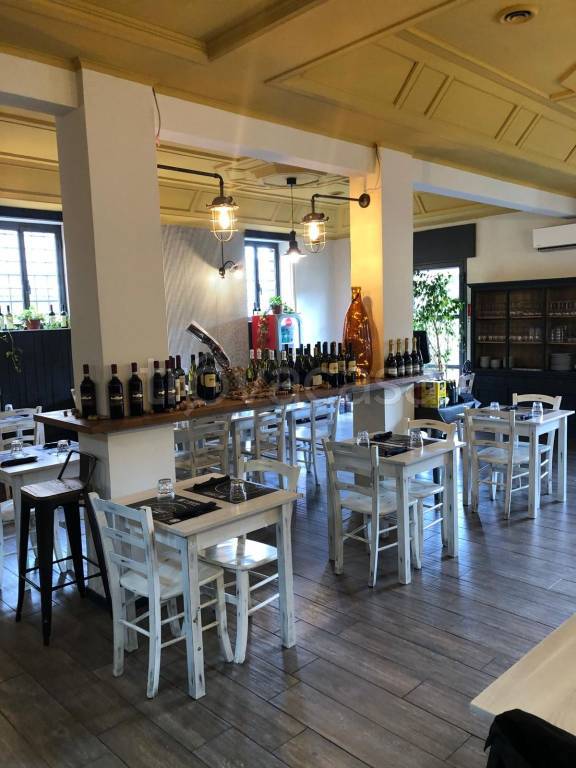 negozio in vendita a Roma in zona Tor di Quinto