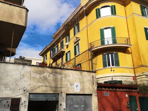 locale commerciale in vendita a Roma in zona Della Vittoria