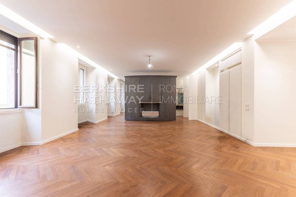 appartamento in vendita a Roma in zona Parione/Sant'Eustachio