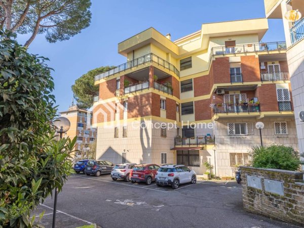 appartamento in vendita a Roma in zona Ostiense