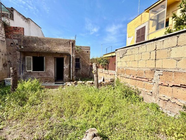 appartamento in vendita a Roma in zona Osteria del Curato