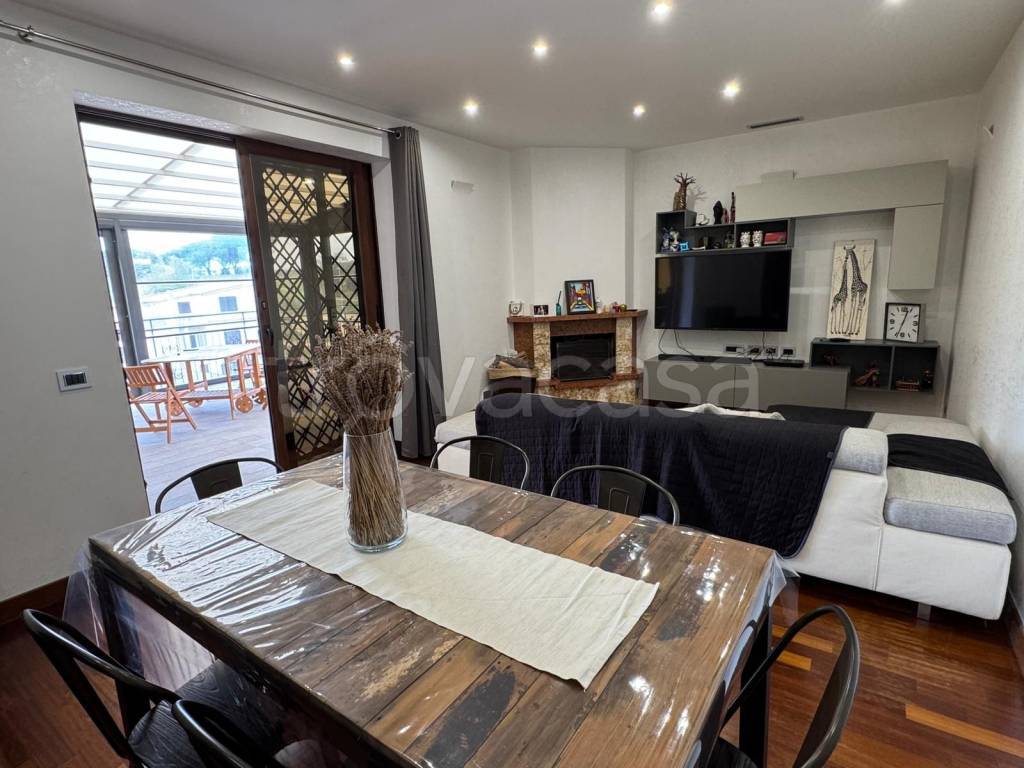 appartamento in vendita a Roma in zona Casal Monastero