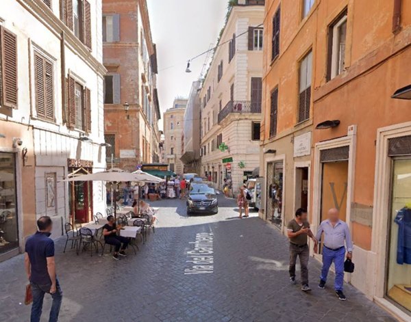 appartamento in vendita a Roma in zona Trevi-Colonna