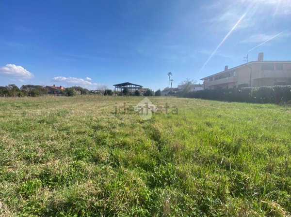 terreno edificabile in vendita a Roma in zona Longarina