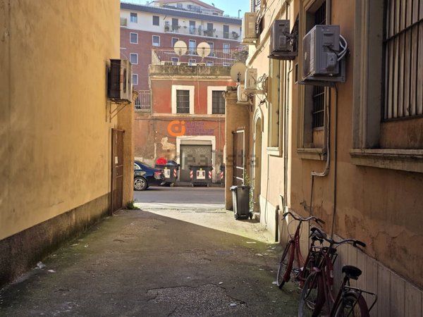 locale commerciale in vendita a Roma in zona Aurelio