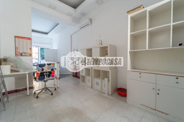 locale commerciale in vendita a Roma in zona Esquilino