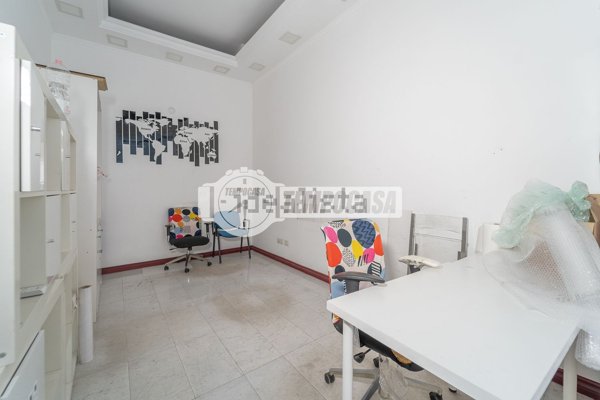 locale commerciale in vendita a Roma in zona Esquilino