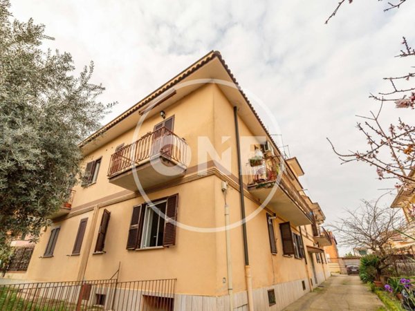 appartamento in vendita a Roma in zona Torre Angela