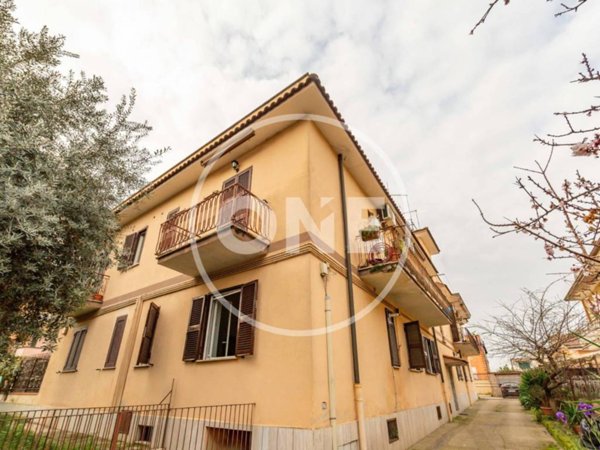 appartamento in vendita a Roma in zona Torre Angela