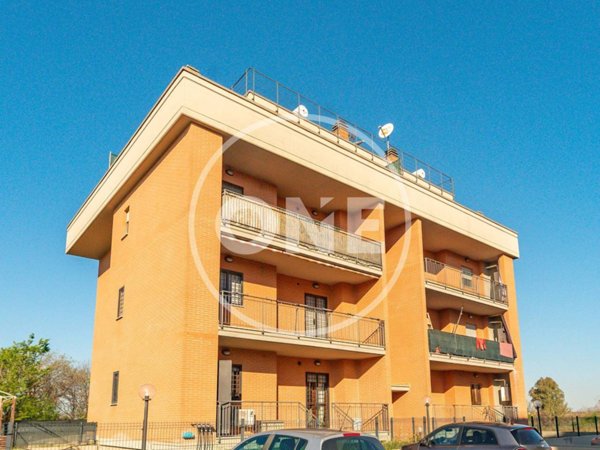 appartamento in vendita a Roma in zona Lunghezza