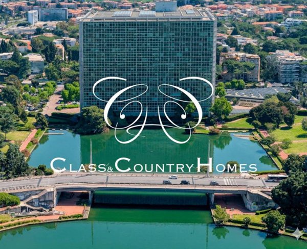 locale commerciale in vendita a Roma in zona EUR