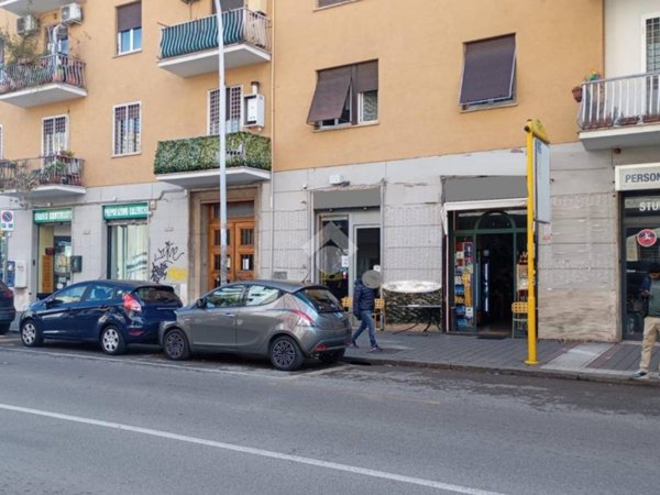 negozio in vendita a Roma in zona Prenestino-Centocelle