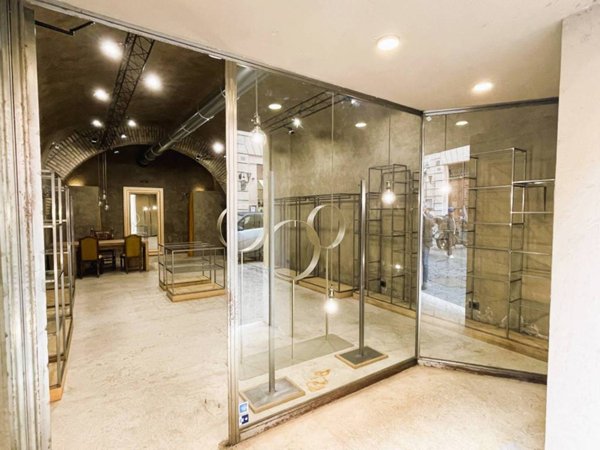 negozio in vendita a Roma in zona Rione Monti/Campitelli