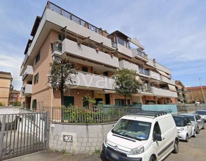 appartamento in vendita a Roma in zona Torre Angela