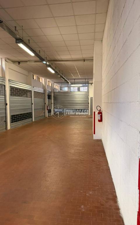 locale di sgombero in vendita a Roma in zona Appio Latino