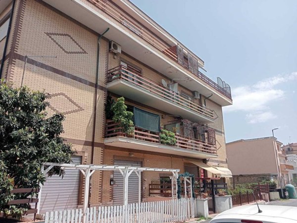appartamento in vendita a Roma in zona Torrione Cerquetta