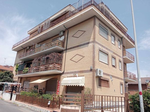appartamento in vendita a Roma in zona Torrione Cerquetta