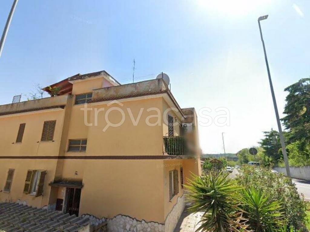 appartamento in vendita a Roma in zona Tor de' Cenci