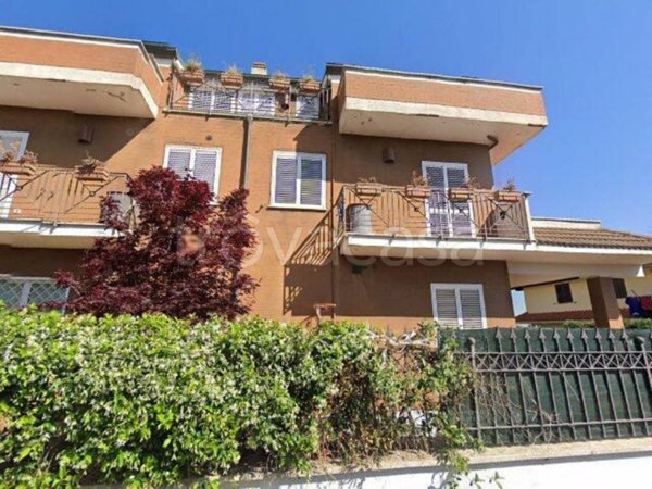 casa indipendente in vendita a Roma in zona Finocchio