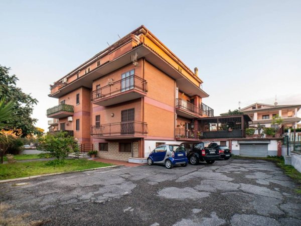 appartamento in vendita a Roma in zona Finocchio