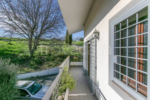 appartamento in vendita a Roma in zona Pantan Monastero