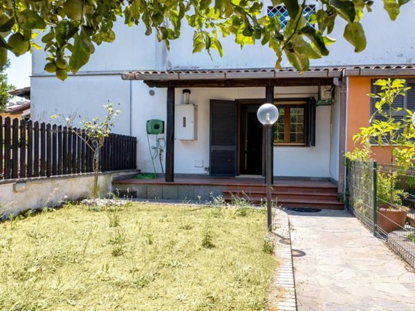 appartamento in vendita a Roma in zona Ostia Antica