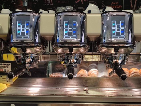 negozio in vendita a Roma in zona Cinecittà