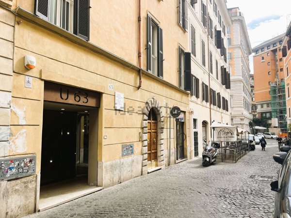 negozio in vendita a Roma in zona Rione Monti/Campitelli