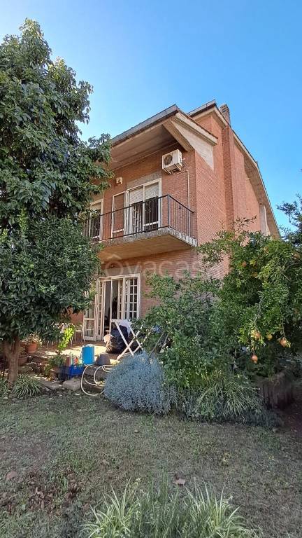 casa indipendente in vendita a Roma in zona Osteria Nuova