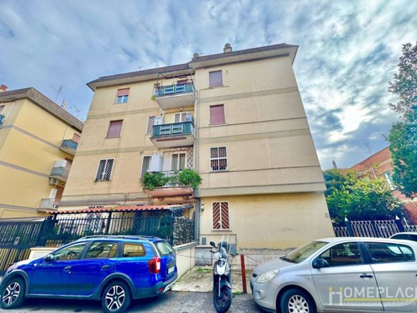 appartamento in vendita a Roma in zona Torre Angela
