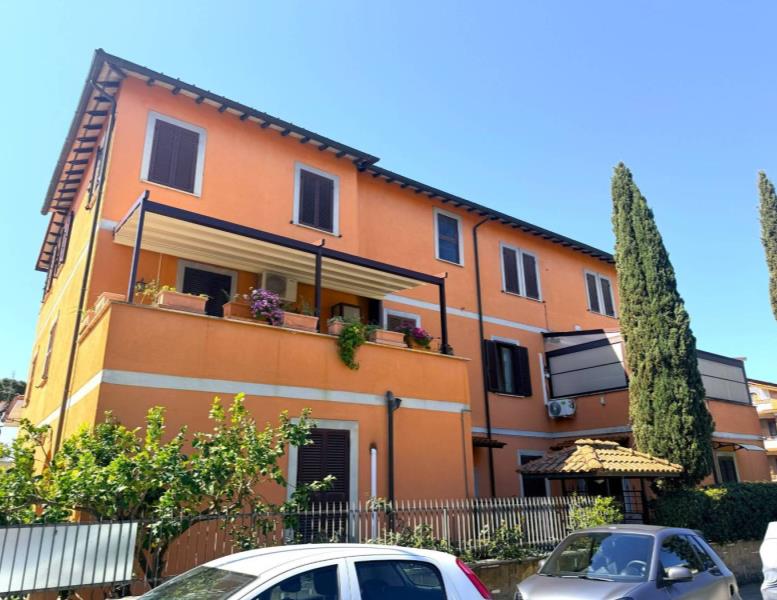 appartamento in vendita a Roma in zona Appio Claudio