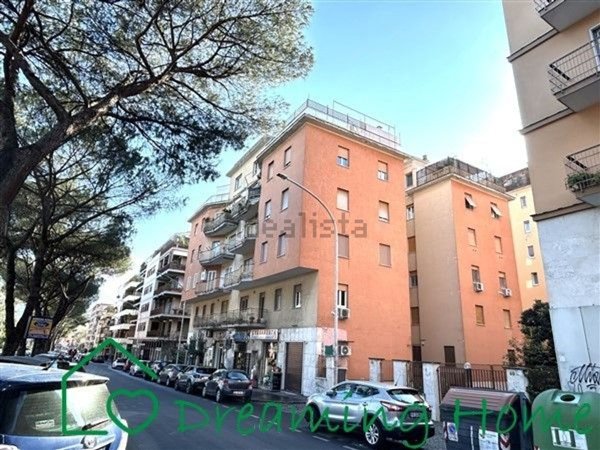 appartamento in vendita a Roma in zona Ardeatino